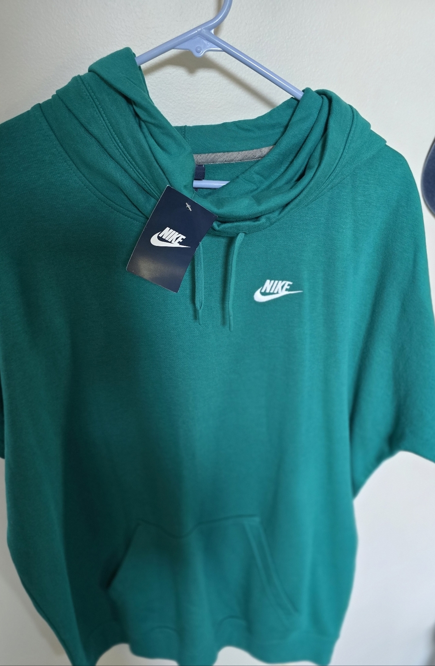 Super Cute NIKE Short Sleeve Hooded Sweatshirt